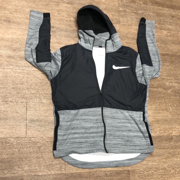 ⭐️⬇️ Nike Grey and Black Large Basketball Jacket - Picture 2 of 10